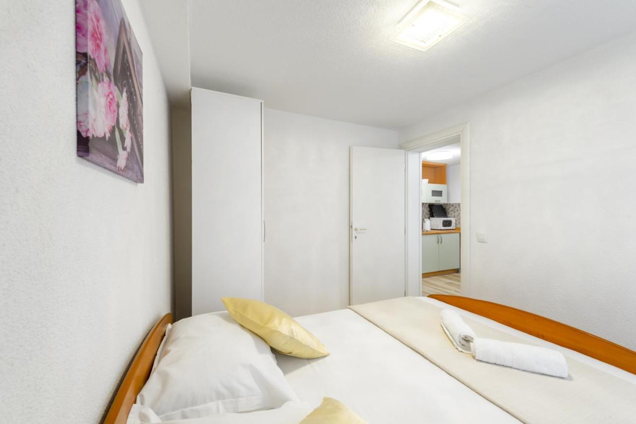 Apartments By The Sea Baska Voda, Makarska - 17570 エクステリア 写真