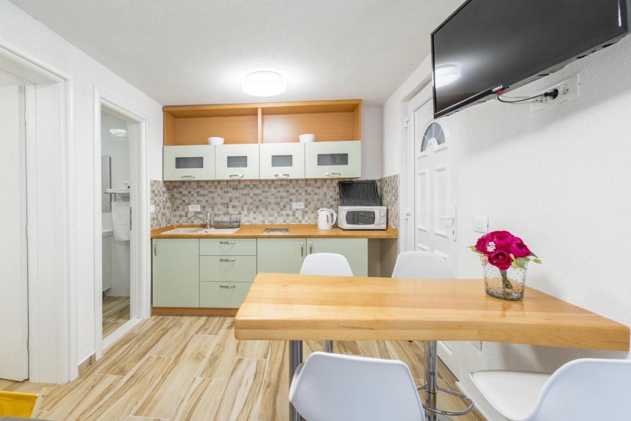 Apartments By The Sea Baska Voda, Makarska - 17570 エクステリア 写真