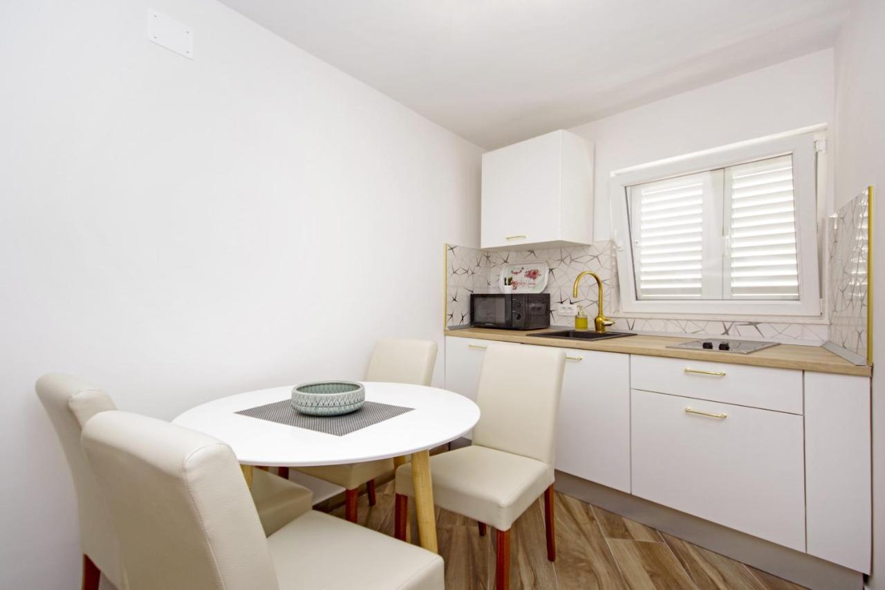 Apartments By The Sea Baska Voda, Makarska - 17570 エクステリア 写真